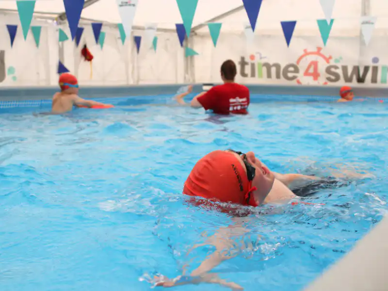 Children in time4swimming swimming pool