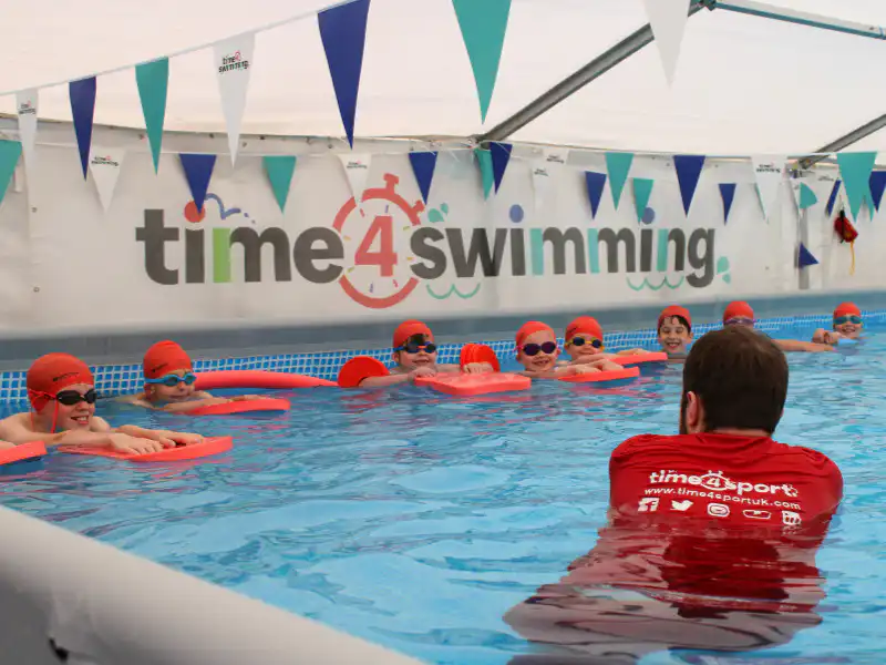 Children in time4swimming swimming pool