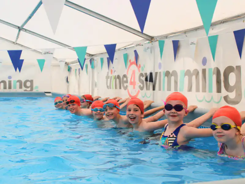 Children in time4swimming swimming pool